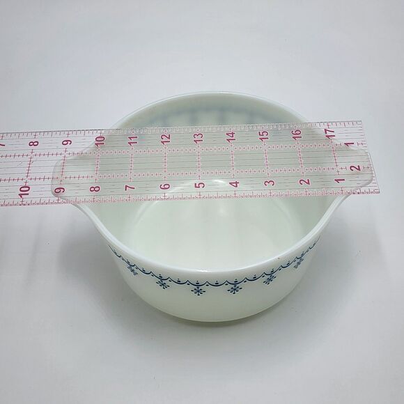 Pyrex Vintage Snowflake Garland 1 1/2 Quart White Mixing Serving Bowl 474-B - Picture 7 of 7